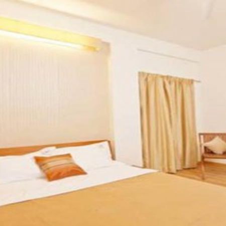 Hotel Holiday Home Bangalore Esterno foto