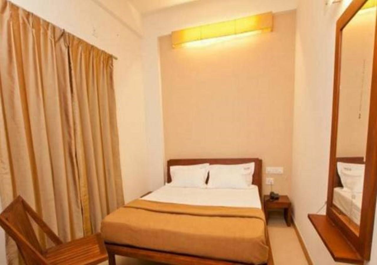 Hotel Holiday Home Bangalore Esterno foto