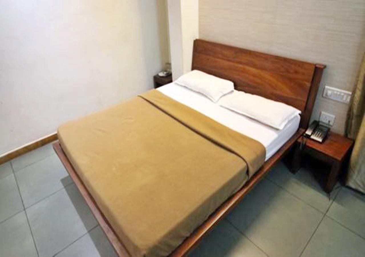 Hotel Holiday Home Bangalore Esterno foto